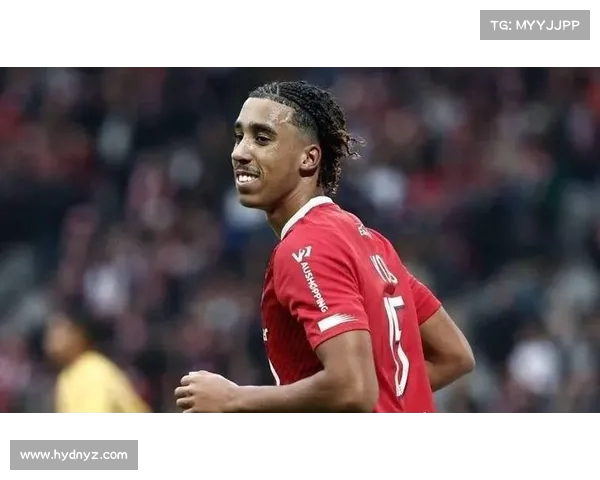 曼晚评分:芒特8分领衔,姆伯莫首秀获7分,乌加特梅努仅得5分 曼晚评分:芒特8分领衔,姆伯莫首秀获7分,乌加特梅努仅得5分